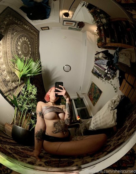 Sheiscursed sexy freie bilder