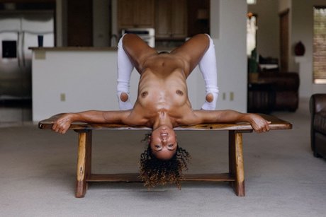 The Real Lady Tarzan nackt freie bild