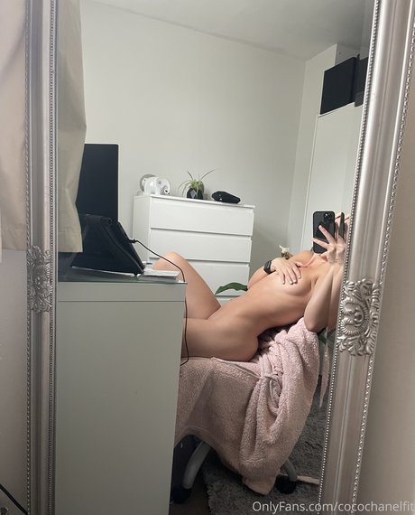 Little CoCo pornostar heiße fotos