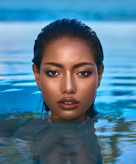 Chloe Saat model akt galerie