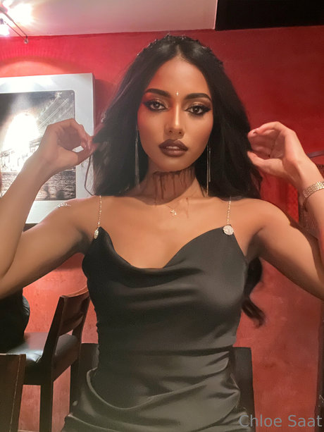 Chloe Saat schauspielerin erwachsene foto