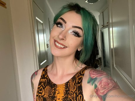 Honeyy Noir xxx nacktheit bilder