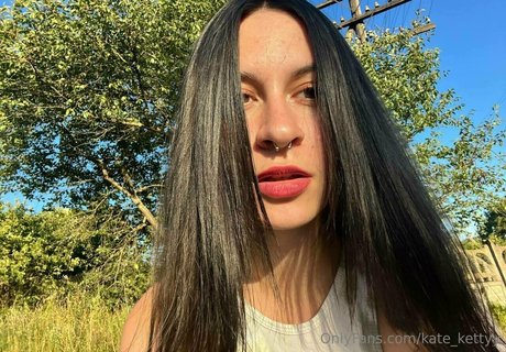 kate kettyy nacktheit heiße bild