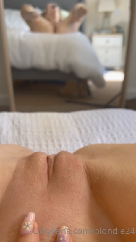 Wee Blondie_ sexy erwachsene galerien