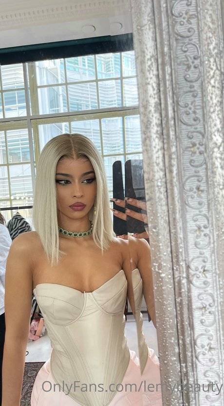 Lemy Beauty nackt schöne fotos