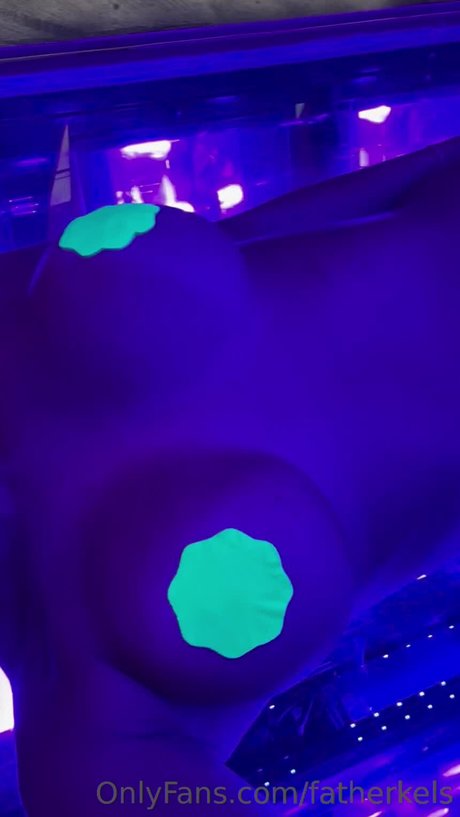 Kelsey Calemine hd top archiv