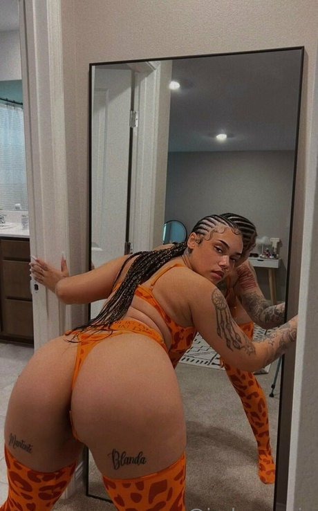 vollbusige asiatische onlyfans kunst sexy galerien