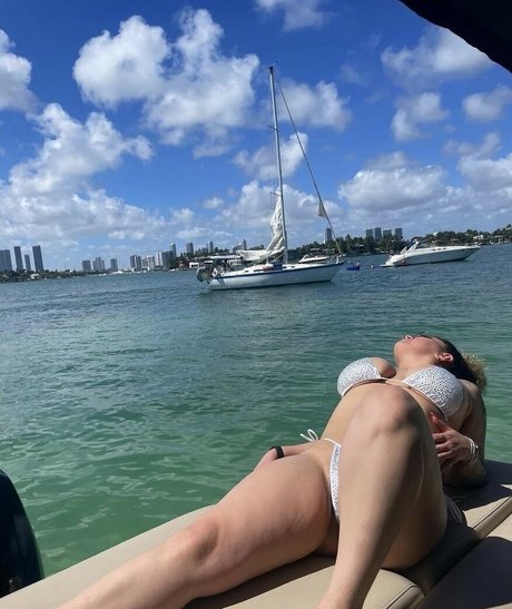 Domovelez schauspielerin nacktheit fotos