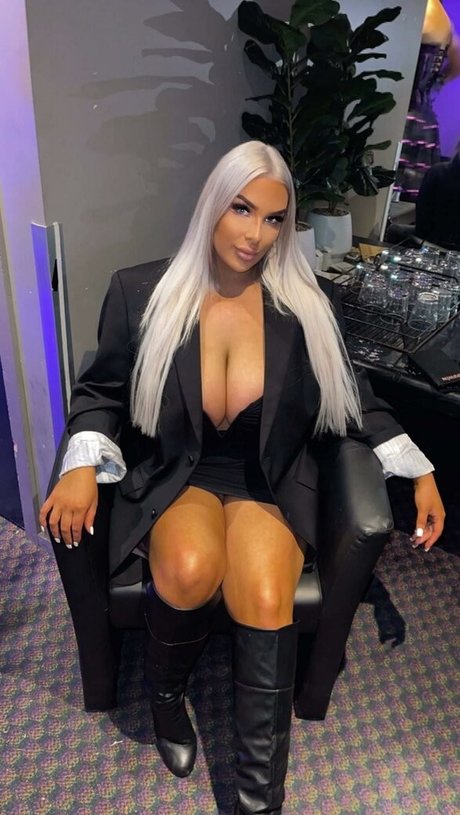 Ashleemunday xxx top bild