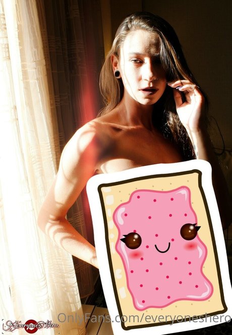 everyoneshero model nacktheit galerie