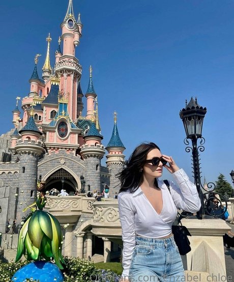 enzabel chloe akt galerien