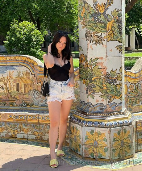 enzabel chloe xxx top bild