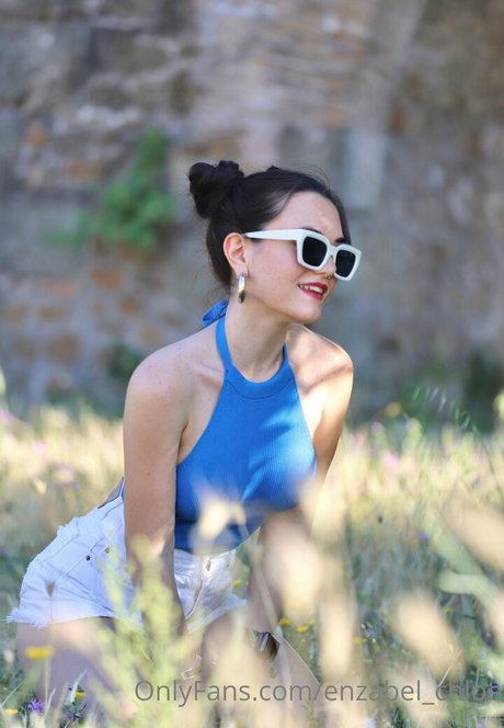 enzabel chloe nackte foto