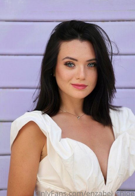 enzabel chloe pornografische foto