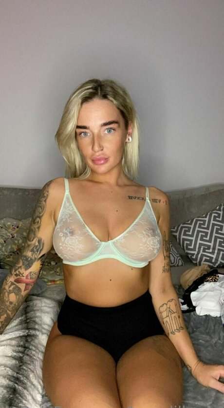 luna lillyyyy model nackt bilder