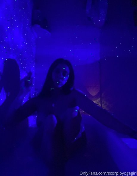 scorpioyogagirl exklusive sex galerie