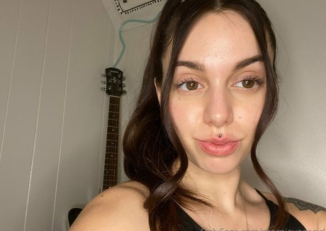 scorpioyogagirl erwachsene hd bild