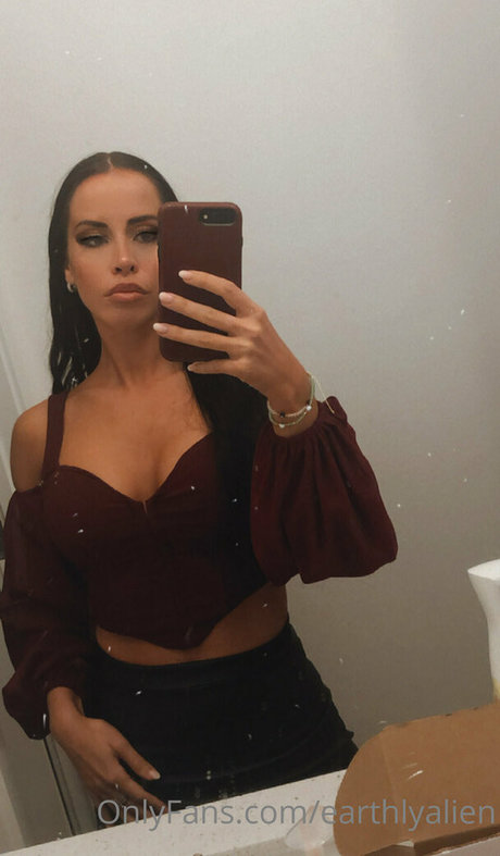 earthlyalien heiße kunst galerien