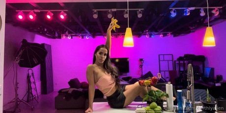 earthlyalien pornostar nacktheit galerie