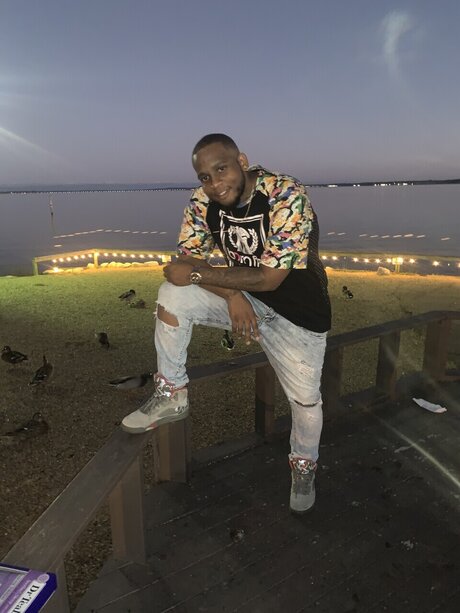 KINGG model schöne galerie