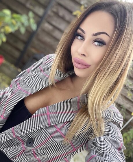 Andreea beste heiße bilder
