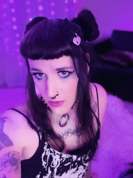 Zoe Deville exklusive porno bild