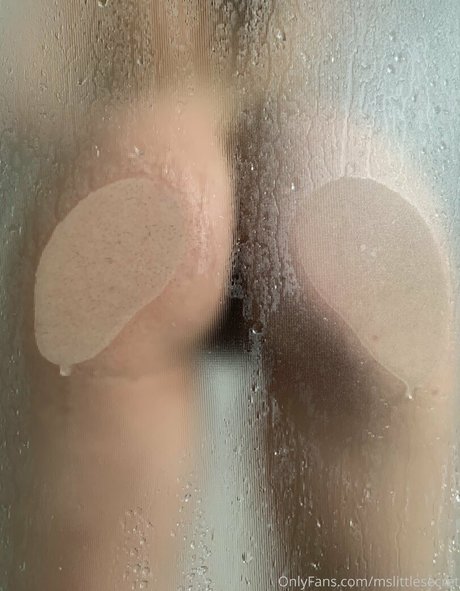 asiatische falsche titten onlyfans exklusive schöne foto