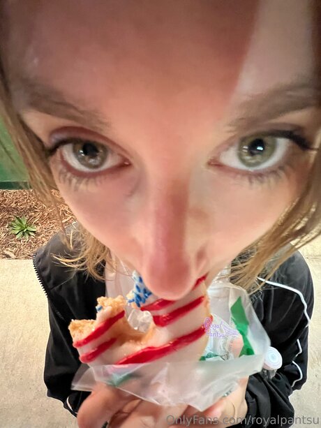 royalpantsu schauspielerin kunst galerie