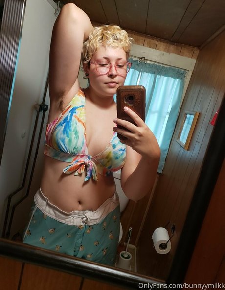 shemale-onlyfans heiße nackten bild