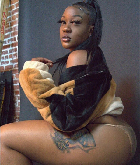 illnanaa nackt erwachsene archiv