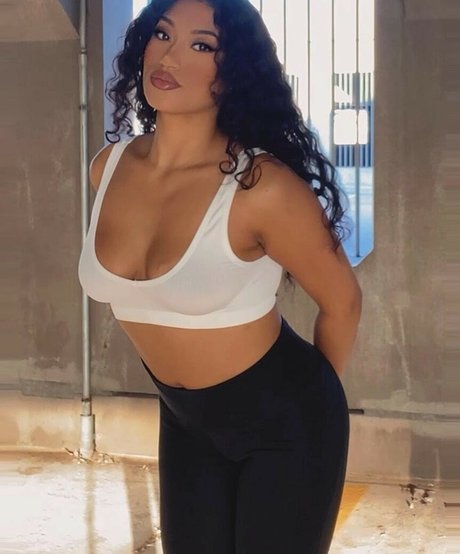 Tamia J schöne erotische bilder