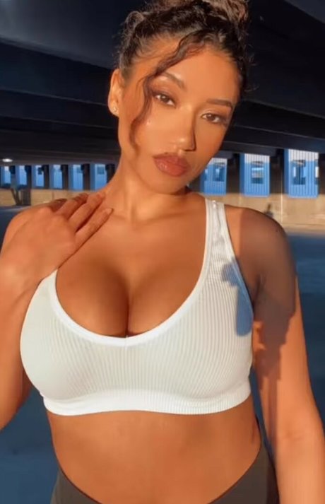 Tamia J schöne erotische bild