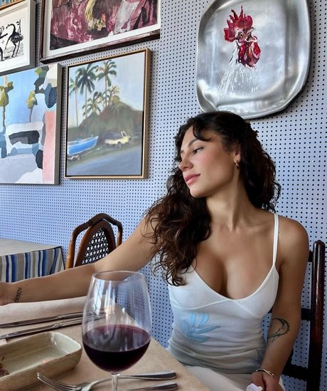 Madison Cortesano sexy top archiv