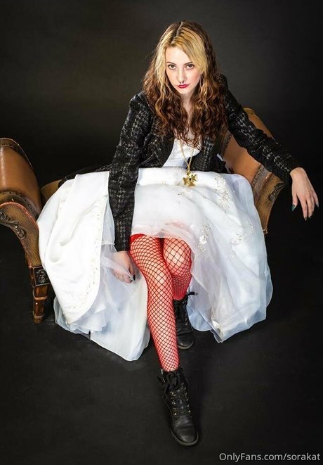 sorakat model nackten foto