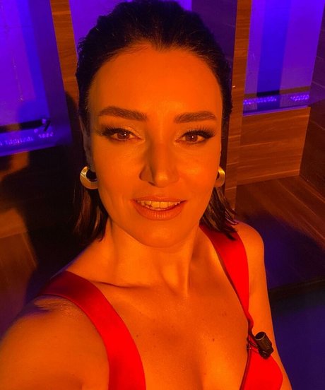 Sevcan Orhan model nackt galerie