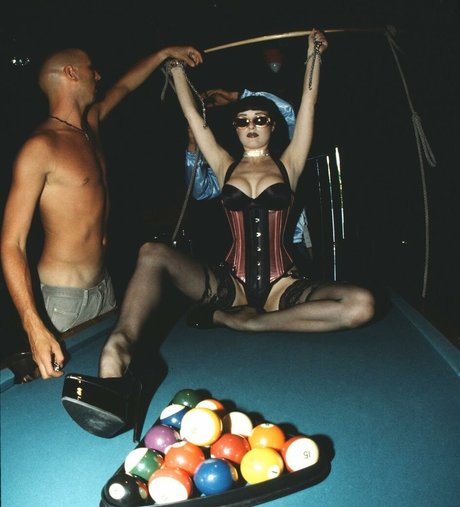 Dita Von Teese heiße pornografische bilder