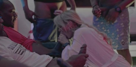 weibliche zwerg-onlyfans exklusive sex foto