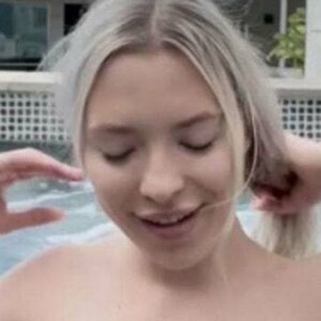 The Sysak Twins exklusive nackt foto