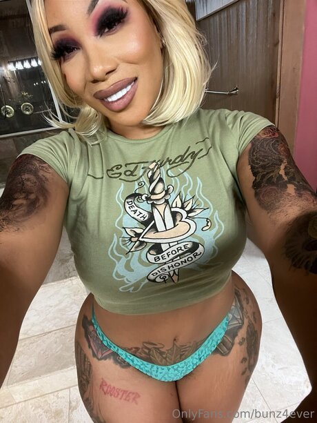 Bunz4ever model porno bild