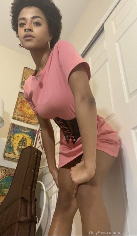 holymacre top sexy bild