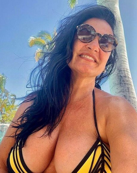 Angela Cavagna xxx exklusive bild