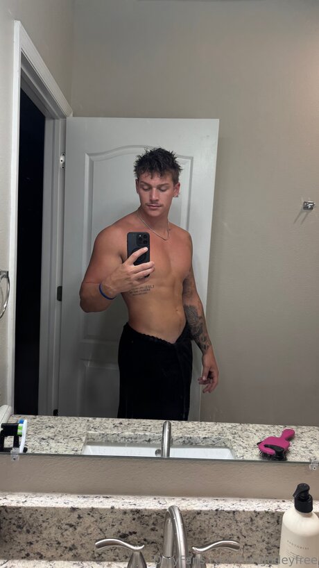 hungodeyfree model nackt fotos