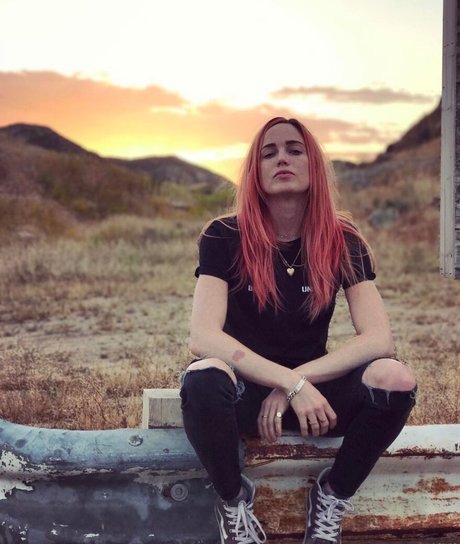 Caity Lotz sexy schöne archiv