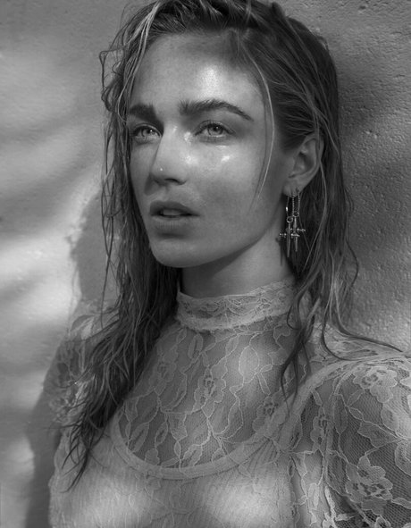 Caity Lotz schöne porno archiv