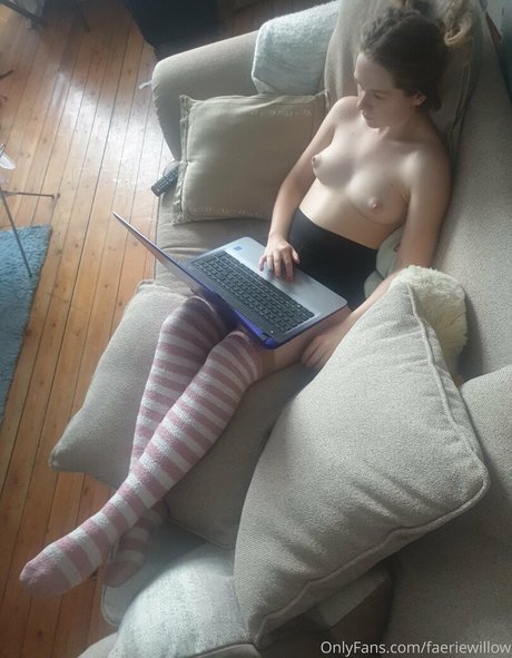 faeriewillow hübsche nackt bild