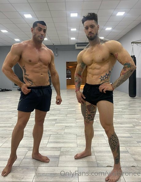 dünne latina-onlyfans top pornographische foto