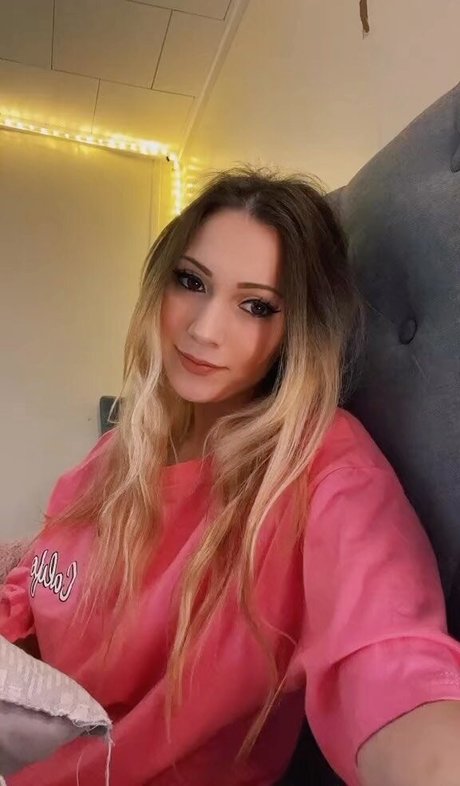 Little Momma hübsche nackte archiv