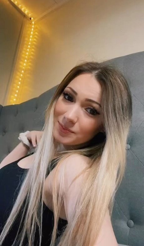 Little Momma model sexy bild