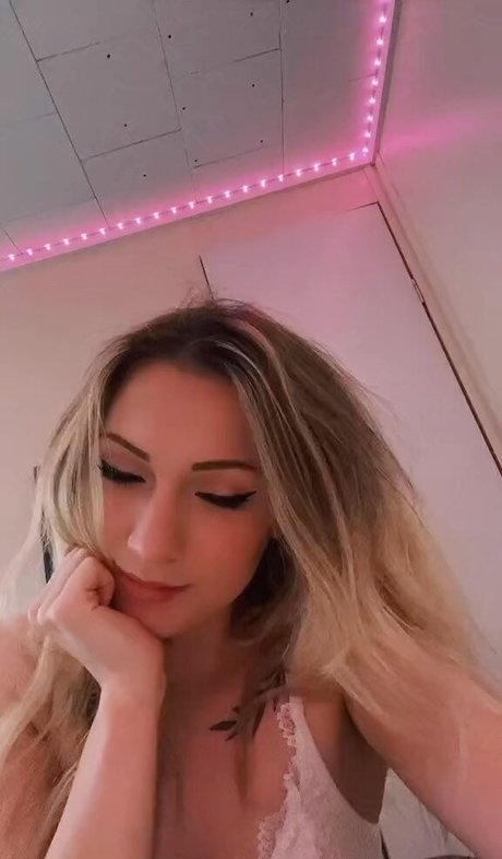 Little Momma erwachsene akt bilder