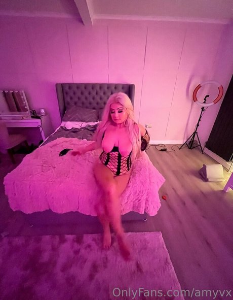 Amyvx porno kunst foto